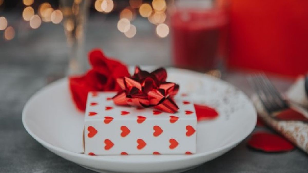Valentines Day 2020: 7 Unique Gifts For Him to Make this Day Extra Special